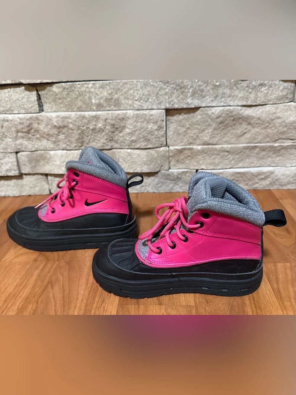 Nike Youth Pink Black Gray Woodside 2 High ACG Leather Winter High Top Boots